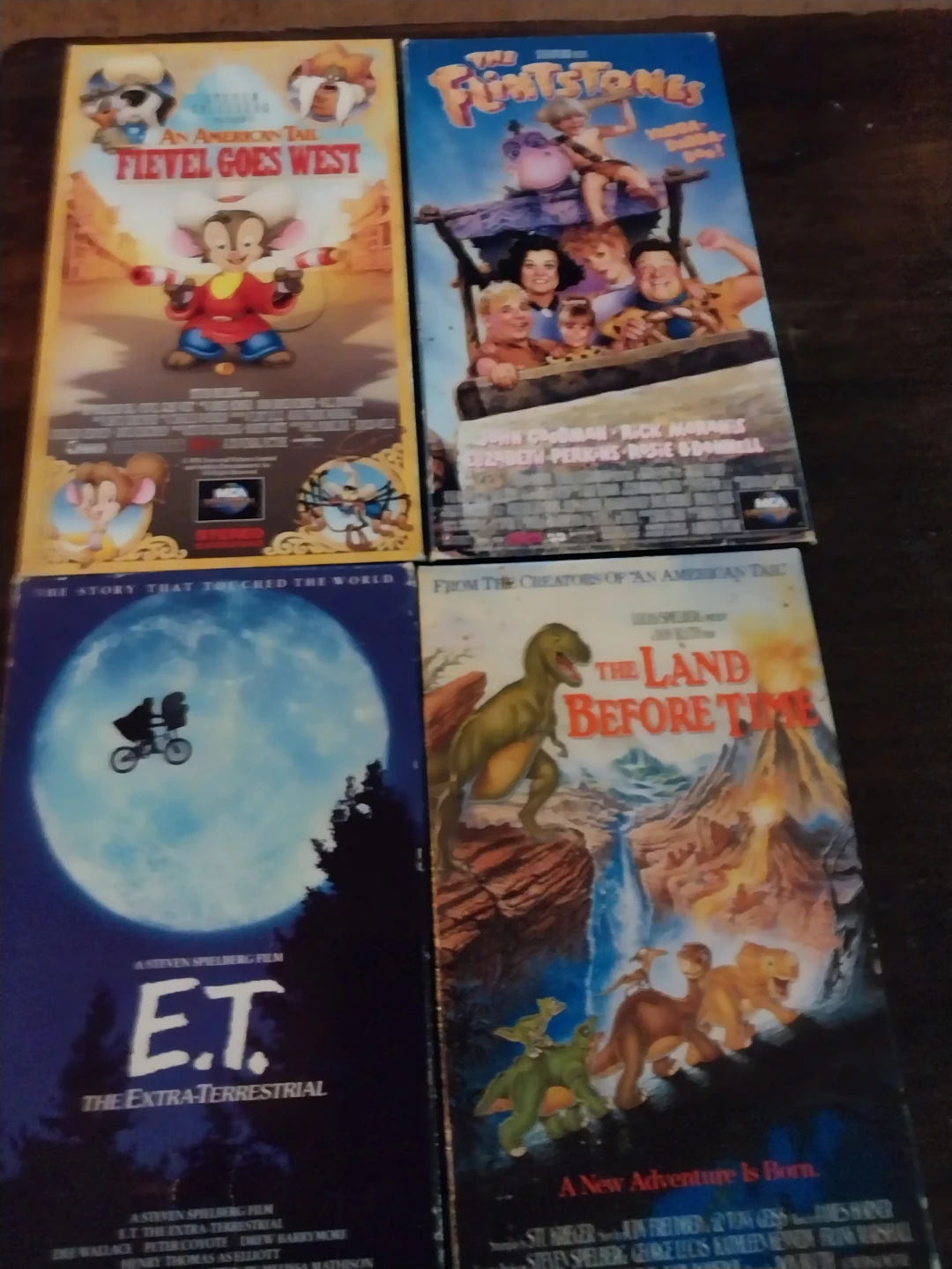 4 VHS: E.T., Fieval Goes West, Flintstones,  Land Before Time