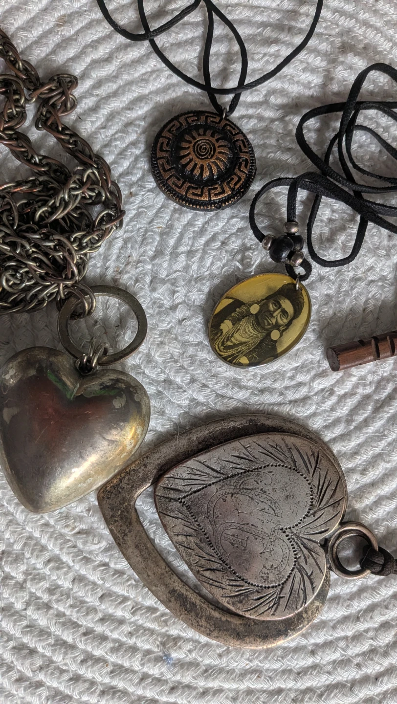 Bundle vintage Heart Pendants & Necklaces ALL FOR $6 - photo 2