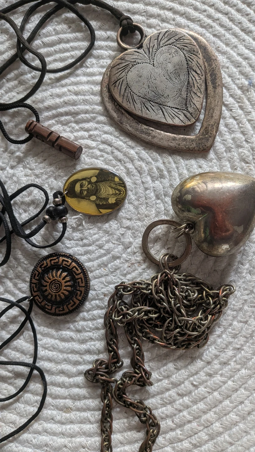 Bundle vintage Heart Pendants & Necklaces ALL FOR $6 - photo 3