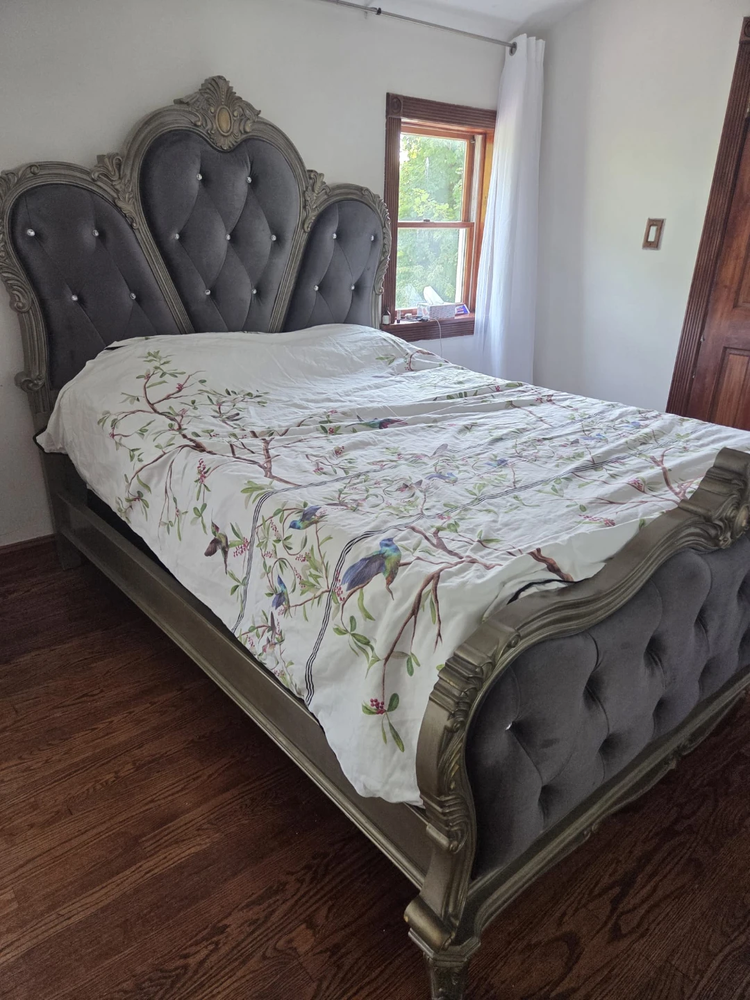 Ornate Tufted Upholstered Bed Frame mattress