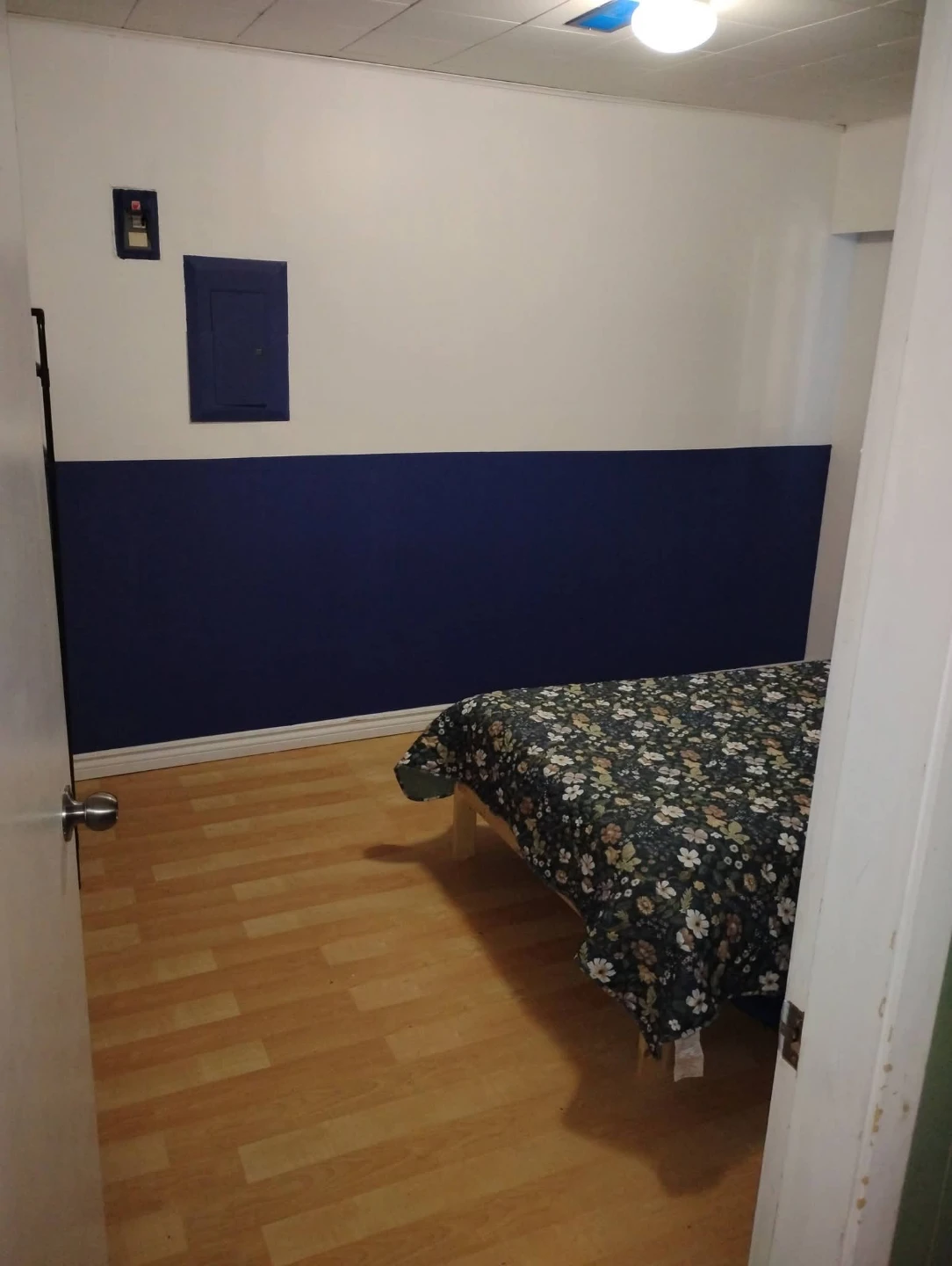 Room for rent available immediately - photo 3