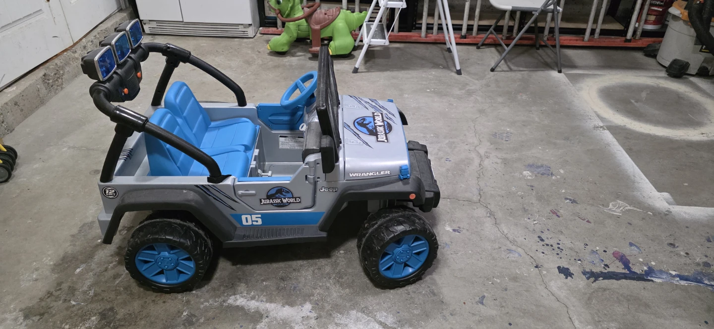 Power Wheels Jurassic World Jeep Ride-On Toy - photo 2