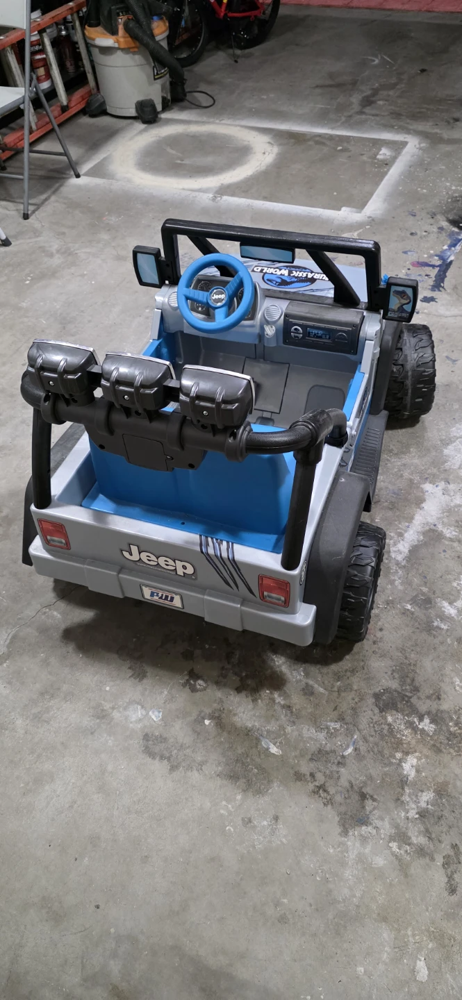 Power Wheels Jurassic World Jeep Ride-On Toy - photo 3