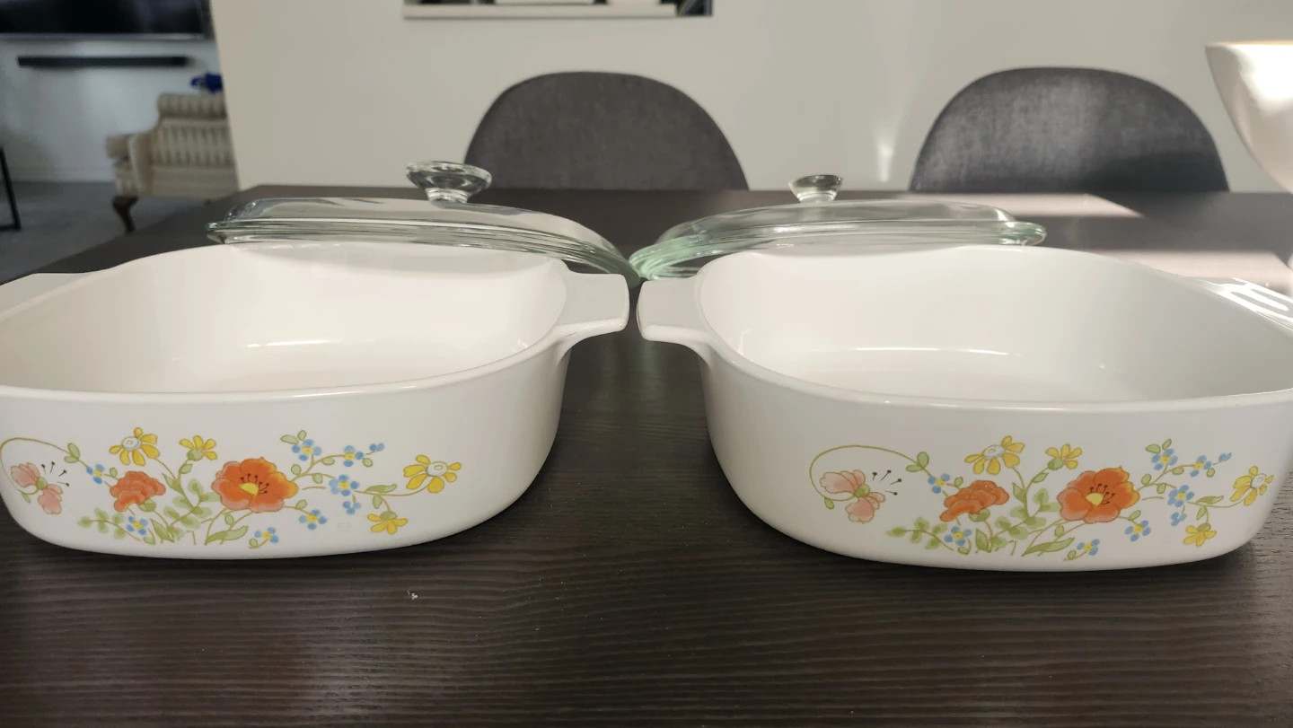 Two a²CorningWare Casserole Dishes with Lids - photo 2