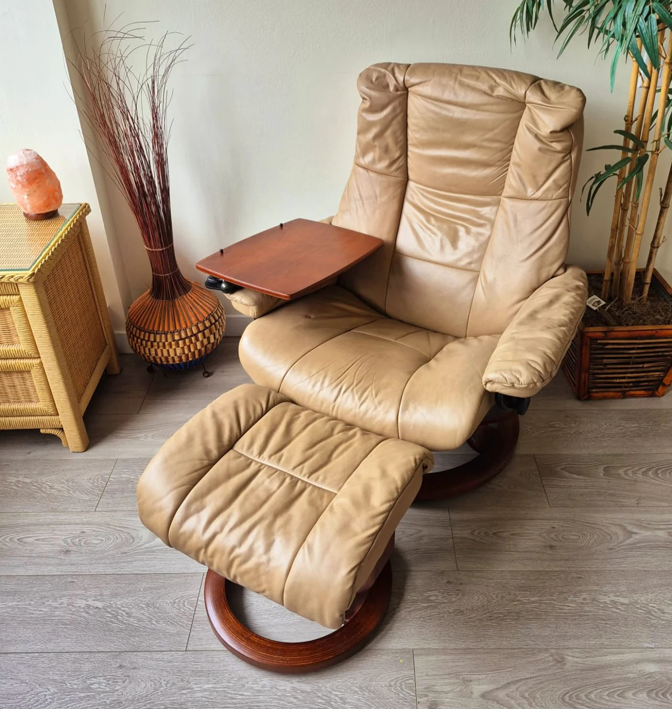 Ekornes Stressless Beige Leather Recliner Chair With Ottoman