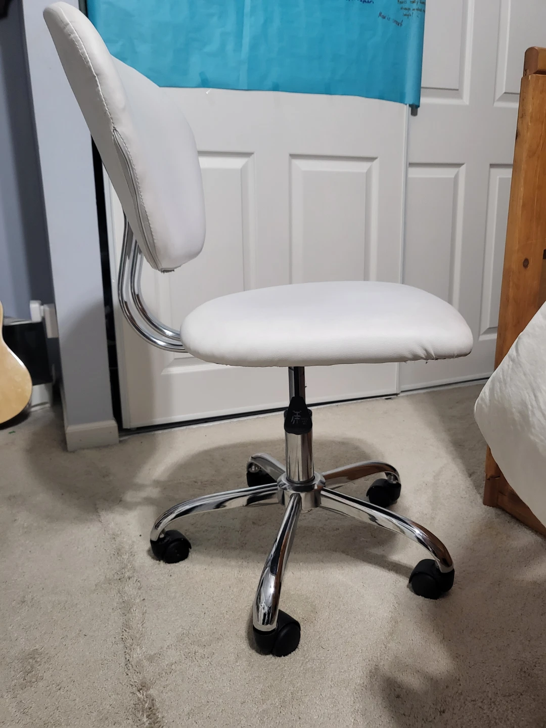 White Adjustable Office Chair - photo 2