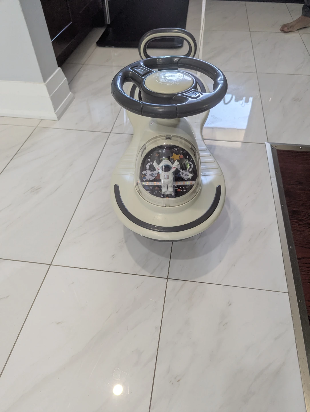 Ride-On Toy Car with Astronaut Design - photo 2
