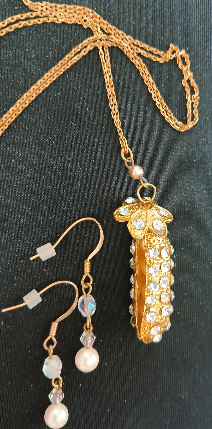 Gold plated PEA pendant necklace and earrings set