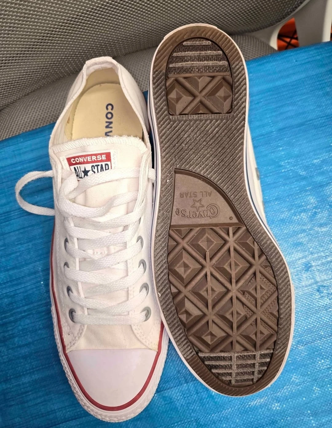 Classic White Converse Low Tops - Men 11.5 / WM 13.5 - photo 2