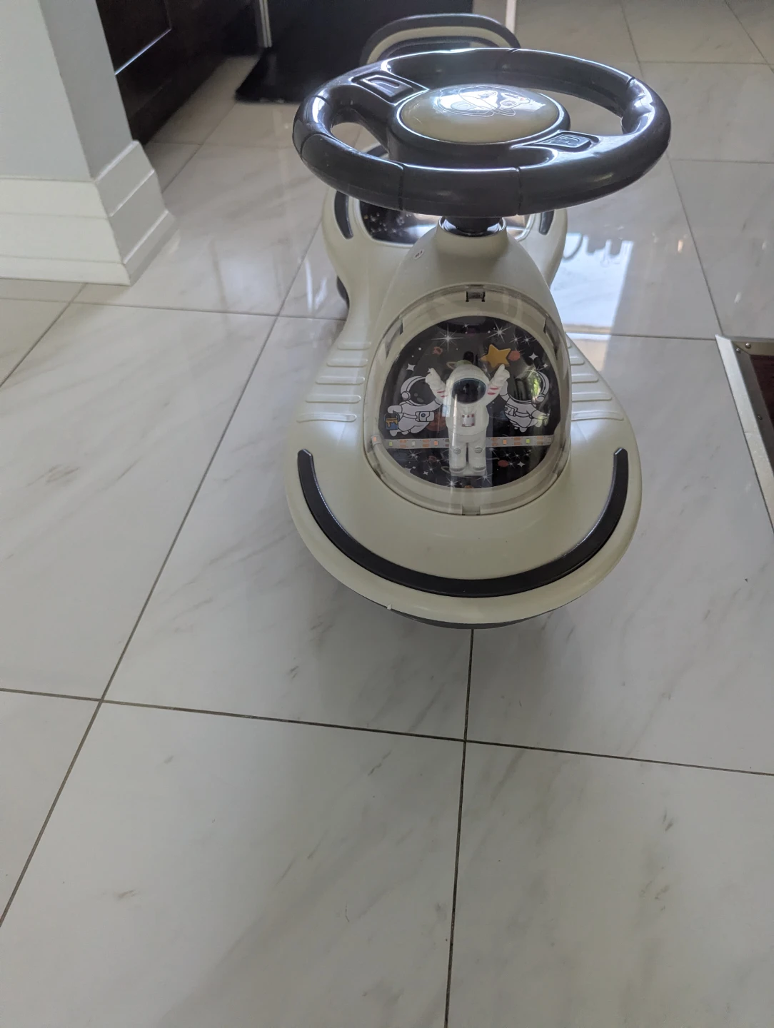 Kid's Ride-On Toy Car - photo 3