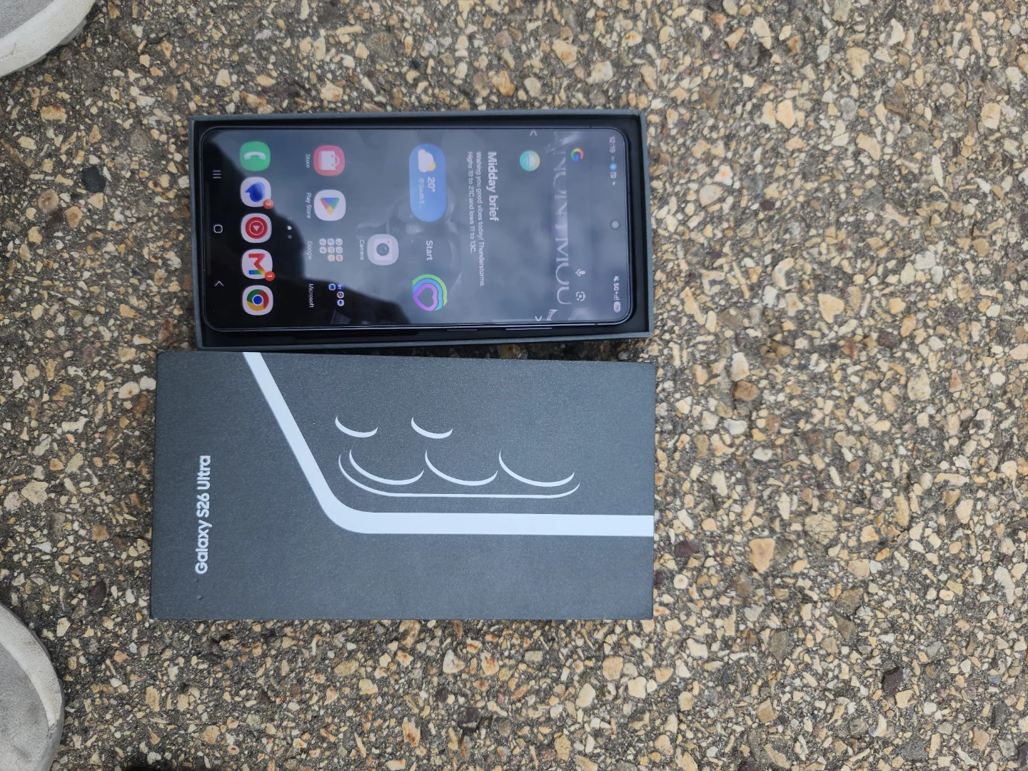 Samsung Galaxy S26 Ultra smartphone with case - photo 3