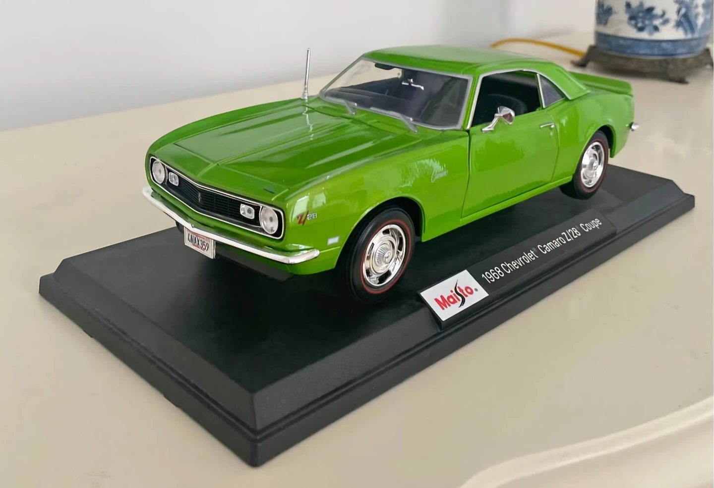 RARE 1/18 1968 Chevrolet Camaro Z/28 Coupe Diecast Model Car - photo 2