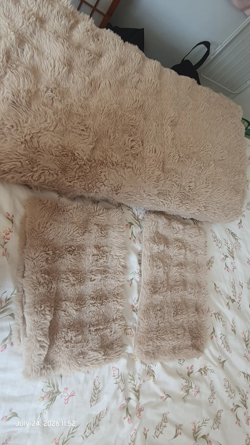 Queen Size Faux Fur Comforter + 2 pillow cases - photo 3