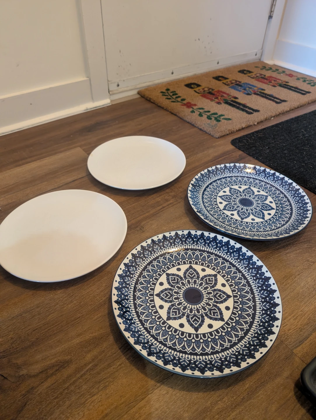 Free dinner plates