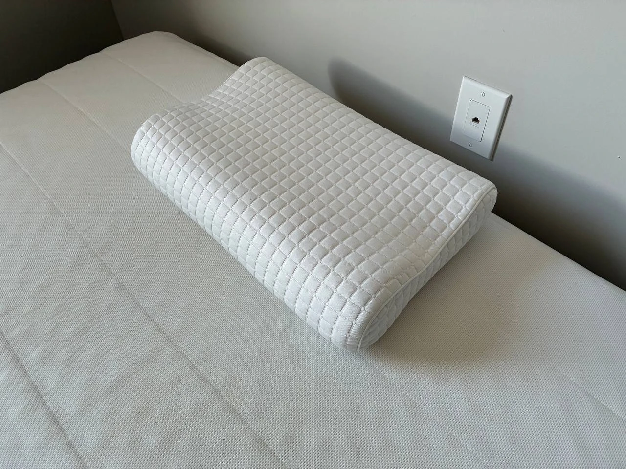 IKEA Full/Double Bed Frame + Mattress + Duvet + Ergonomic Pillow - photo 4