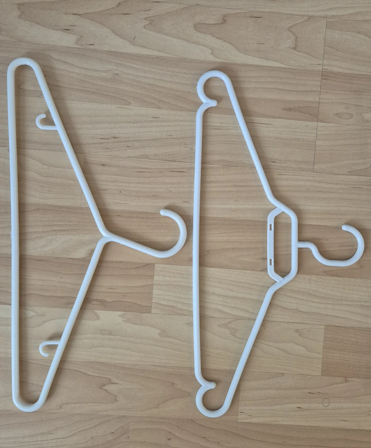 20 White Plastic Clothes Hangers - photo 2