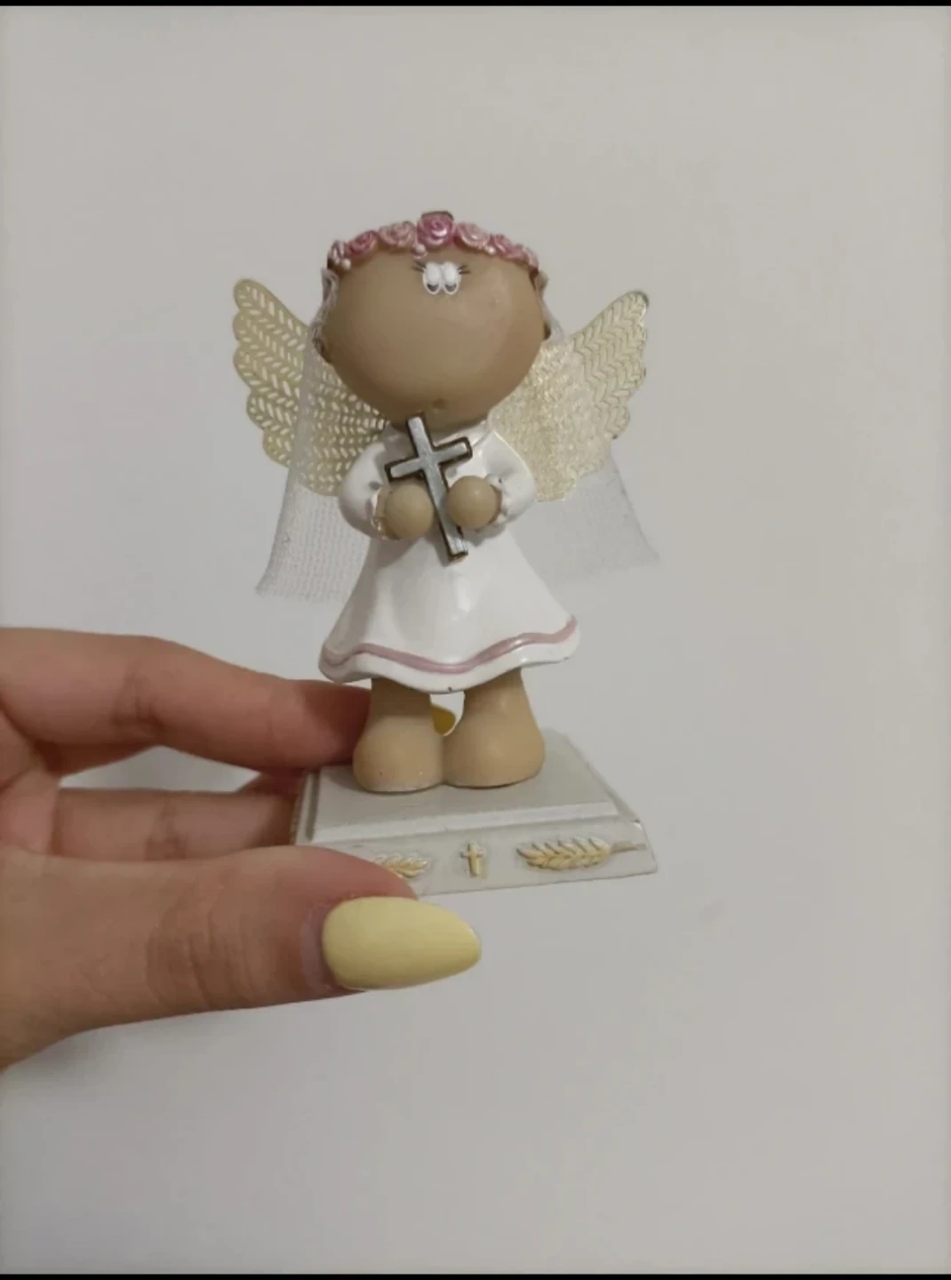 Angel figure