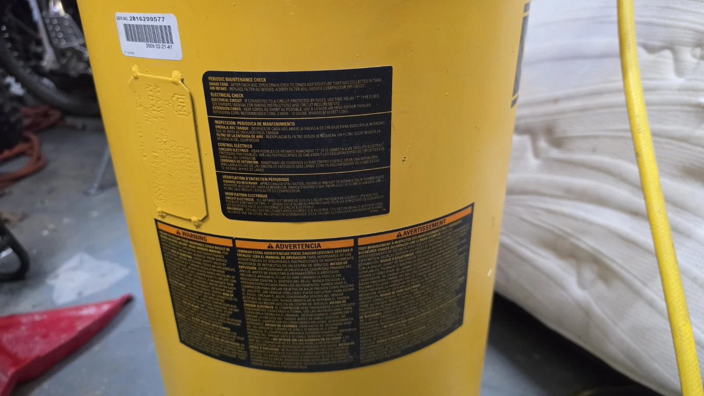 Dewault 15 gallon air compressor - photo 2