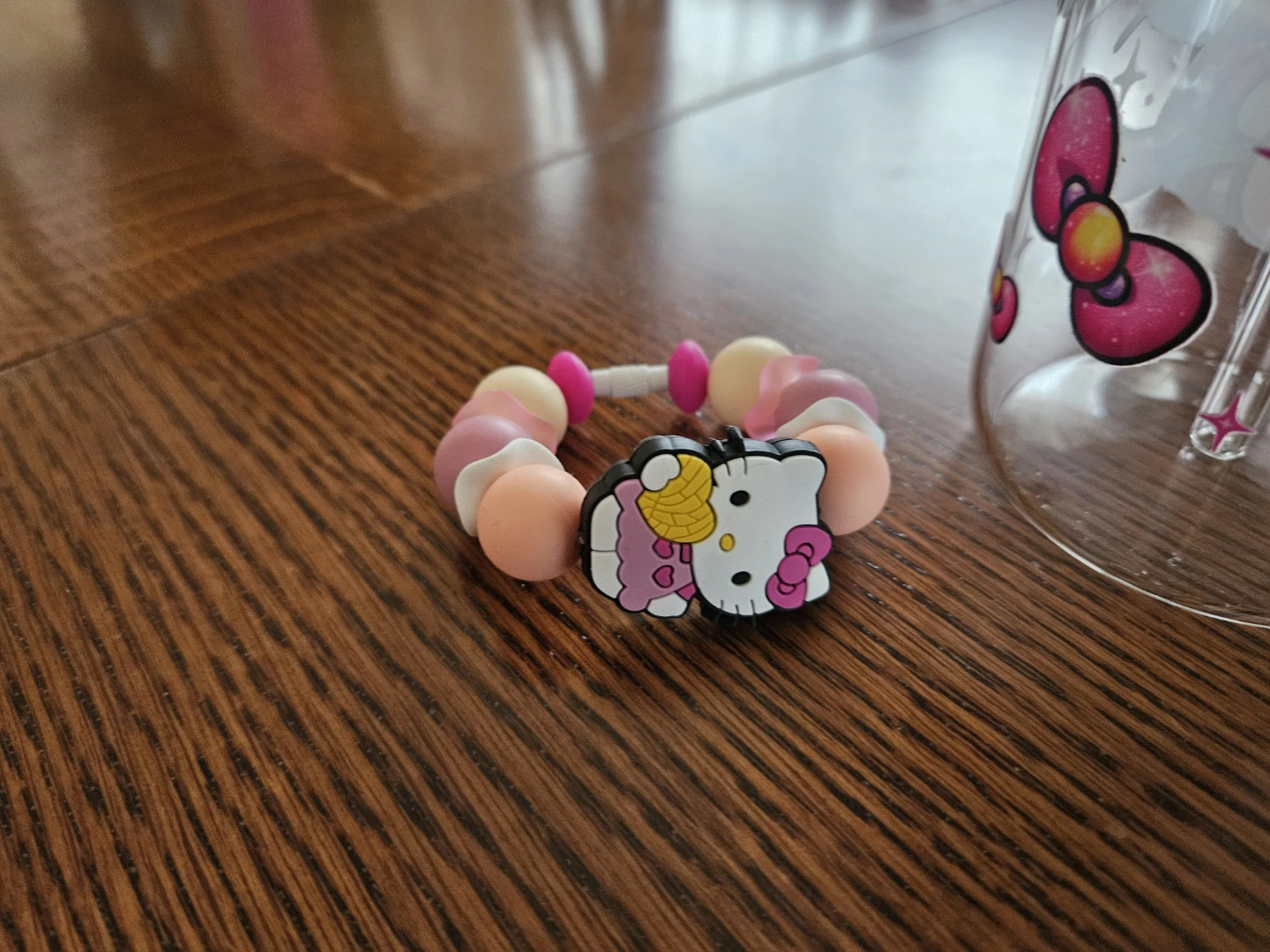 Hello Kitty Drinking Glass, Charm Bracelet and Pen Set - photo 2