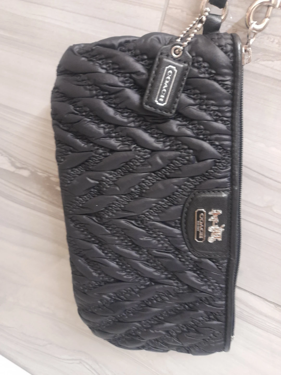 Coach Black Quilted Wristlet like new - photo 4