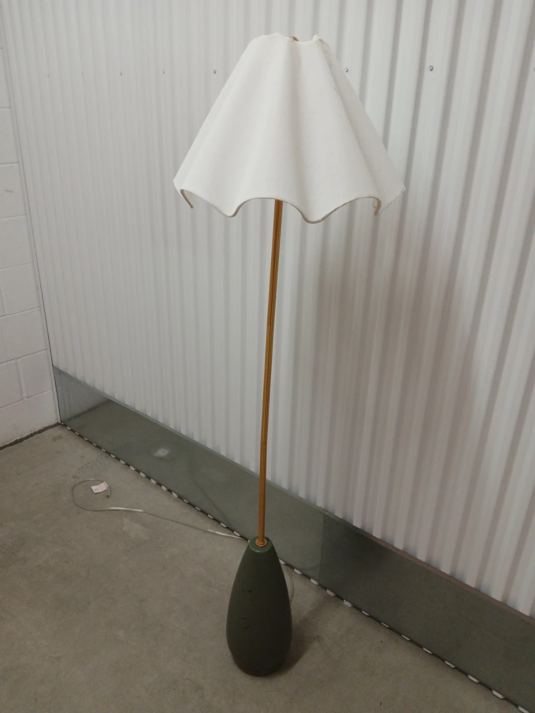 White Scalloped Shade Floor Lamp 5ft