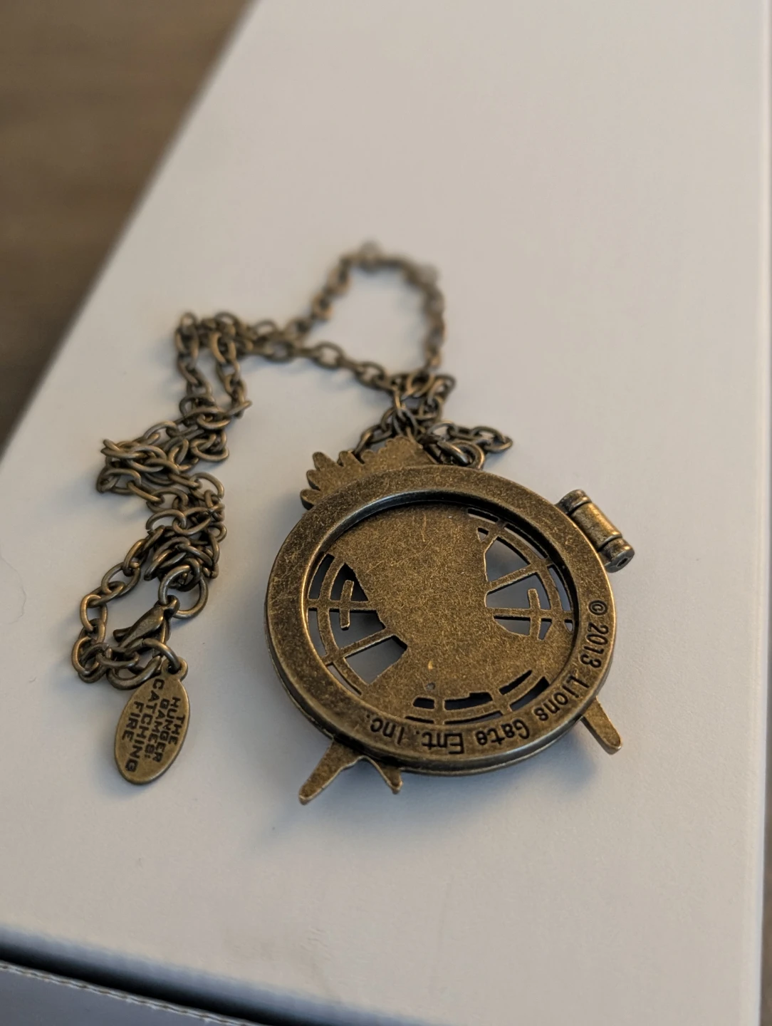 Official Hunger Games Catching Fire Flip Necklace (NECA) - photo 3