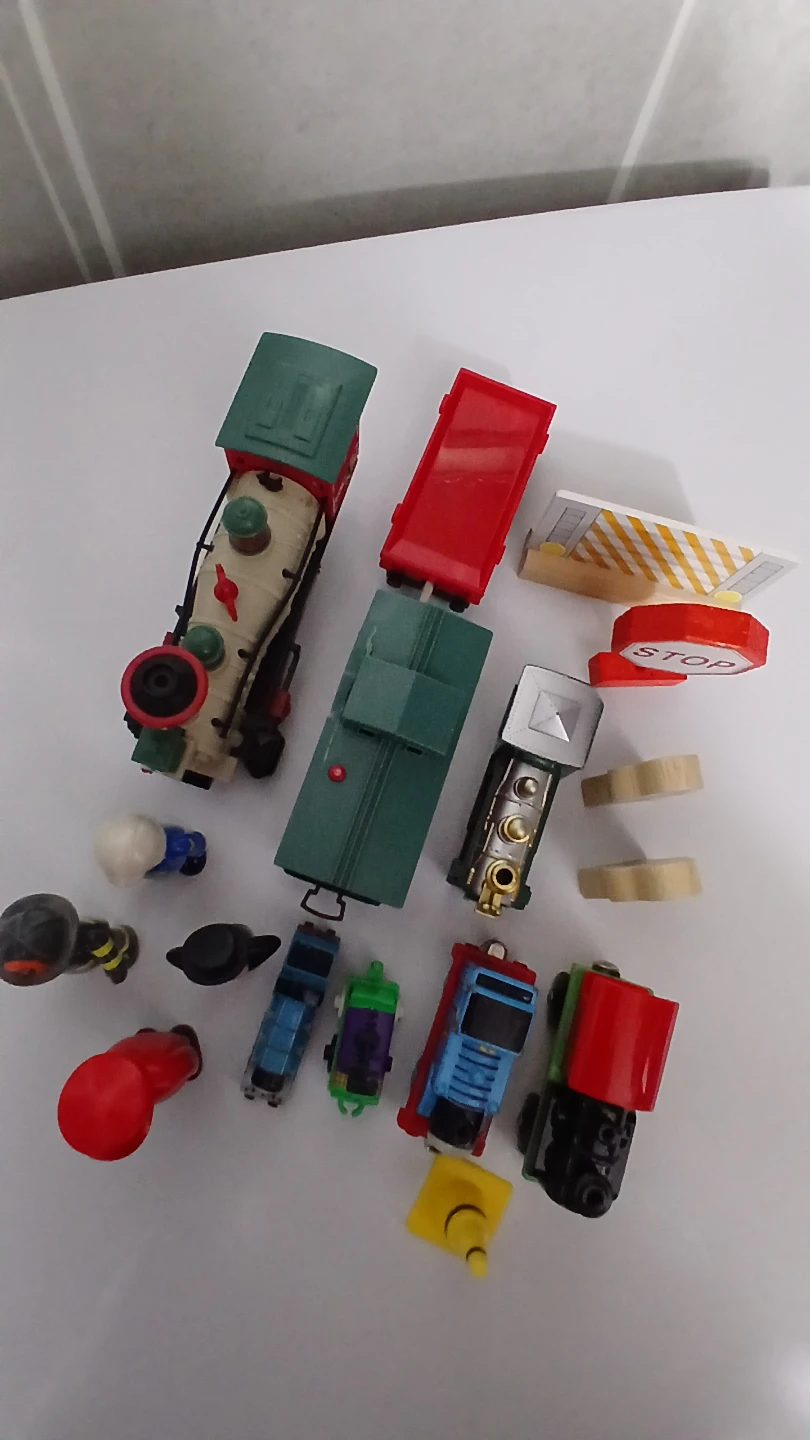Collection of trains and accessories for $5.00 - photo 4