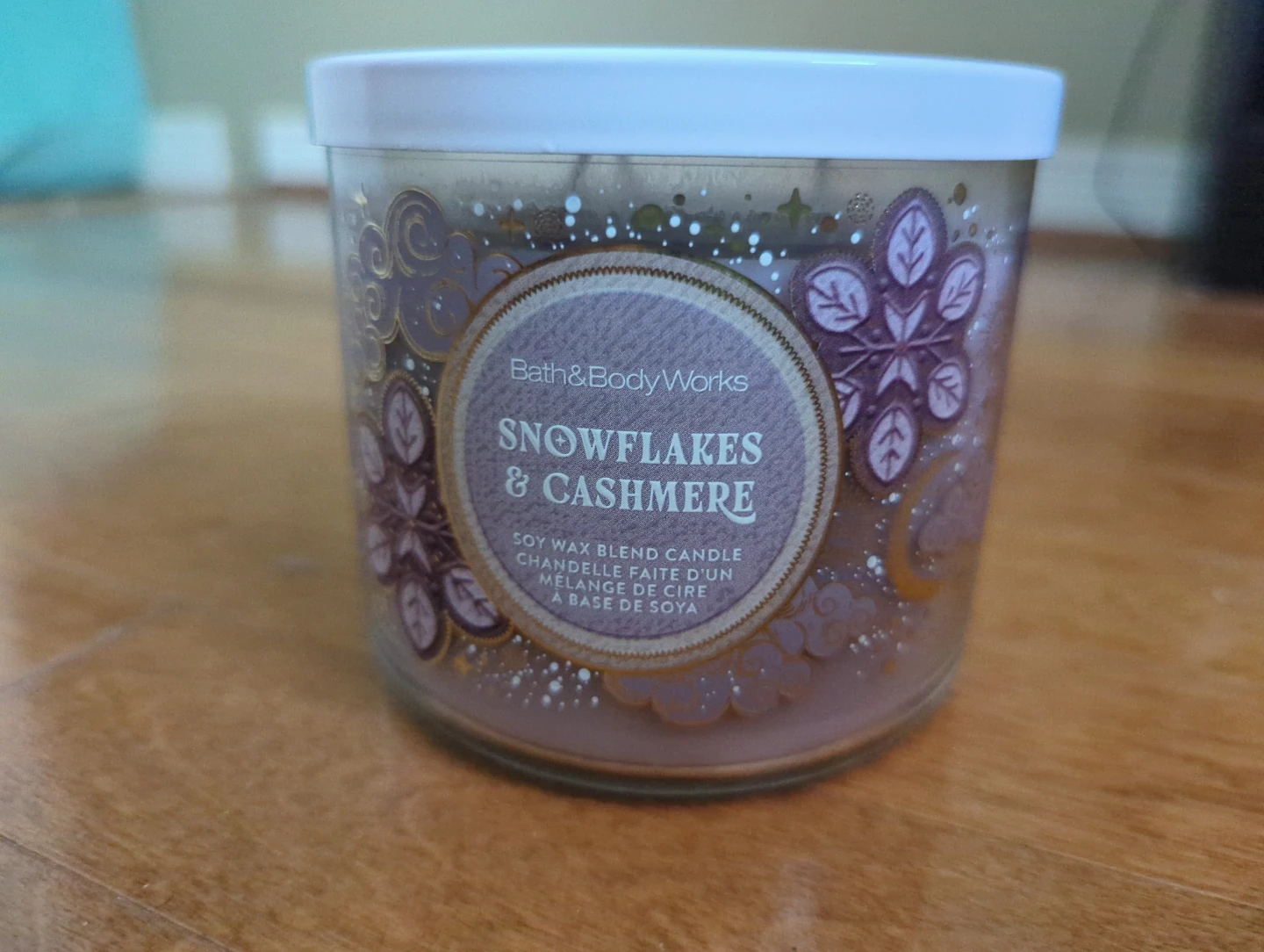 Bath & Body Works Snowflakes & Cashmere 3-Wick Candle - photo 3