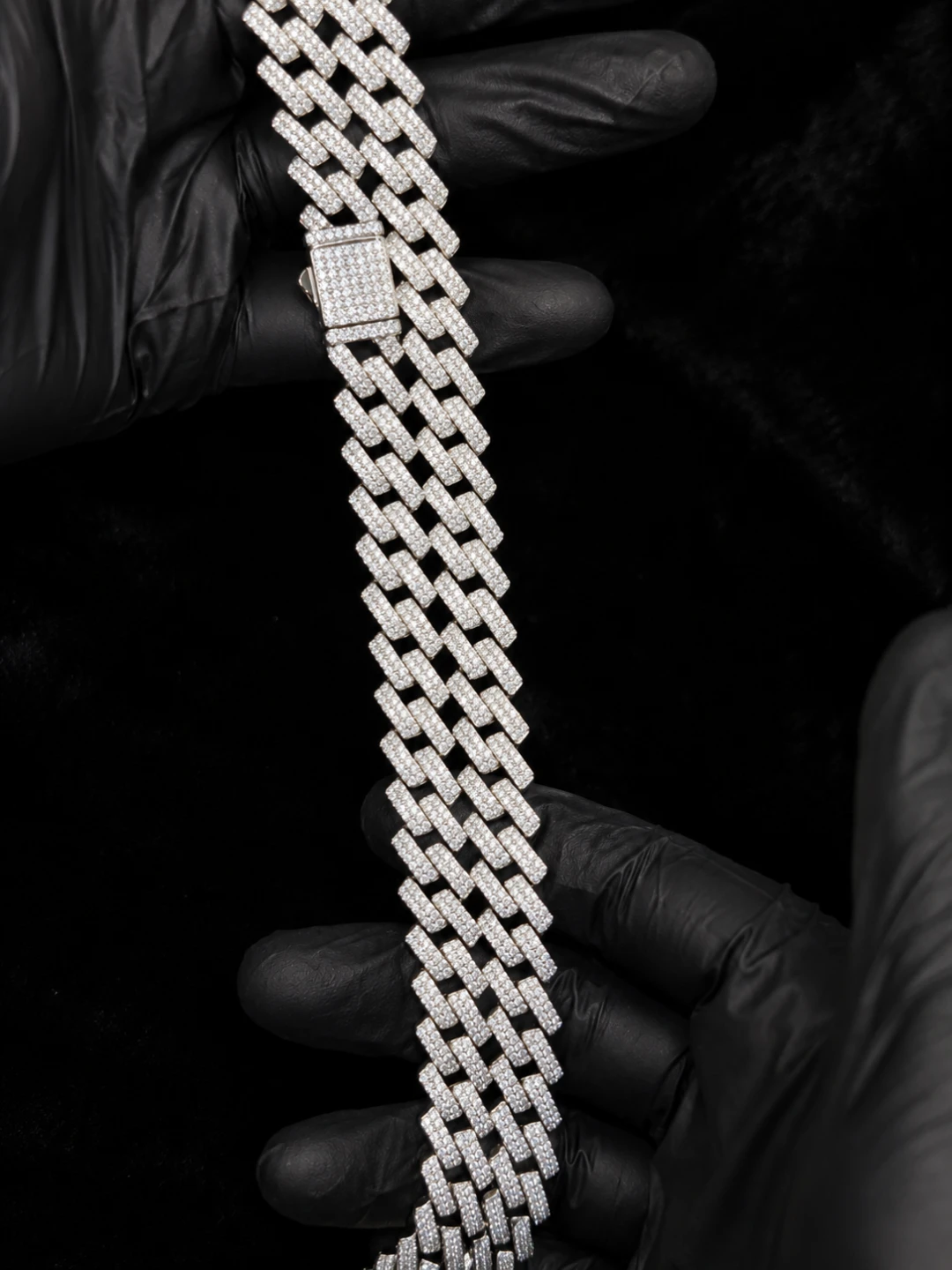 12mm VVS1 Moissanite Cuban Chain 22 inch - photo 2