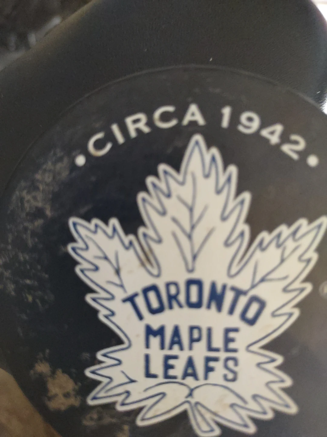 Toronto Maple Leafs Circa 1942 Hockey Puck - photo 3