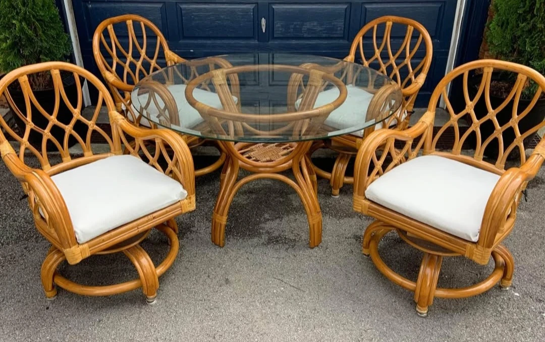 Rattan Dining Set with Glass Table and 4 Swivel Chairs