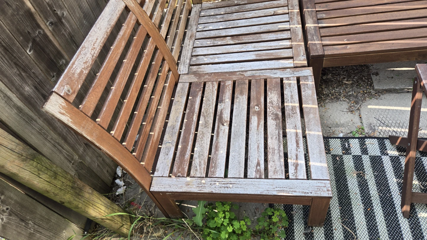 FREE Wooden patio furniture set - photo 5