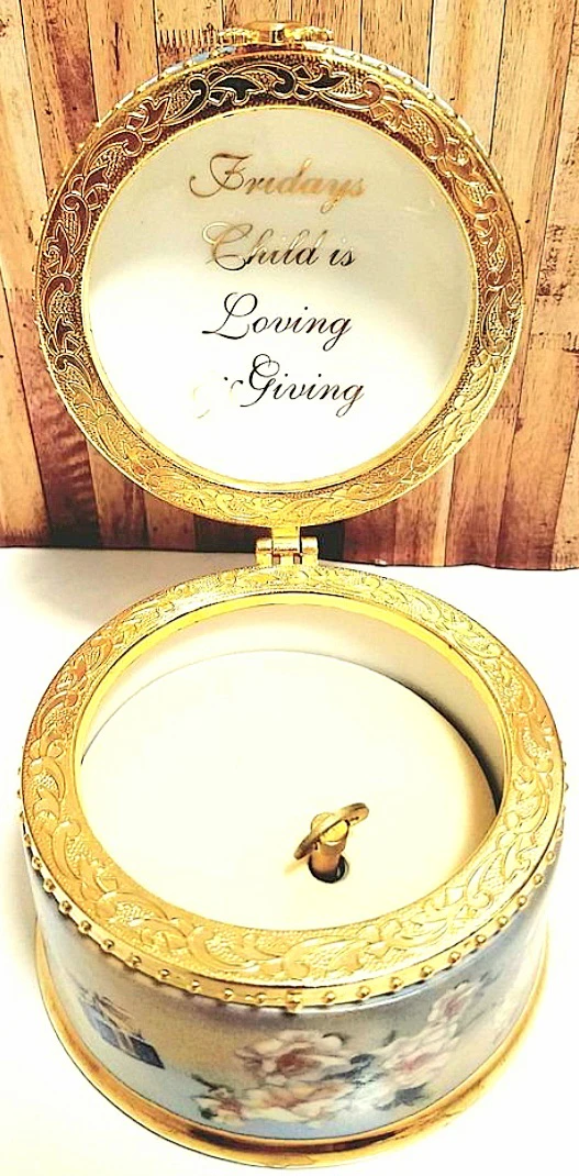 👼Ardleigh Elliott Friday's Child Porcelain Music Box👼 - photo 2