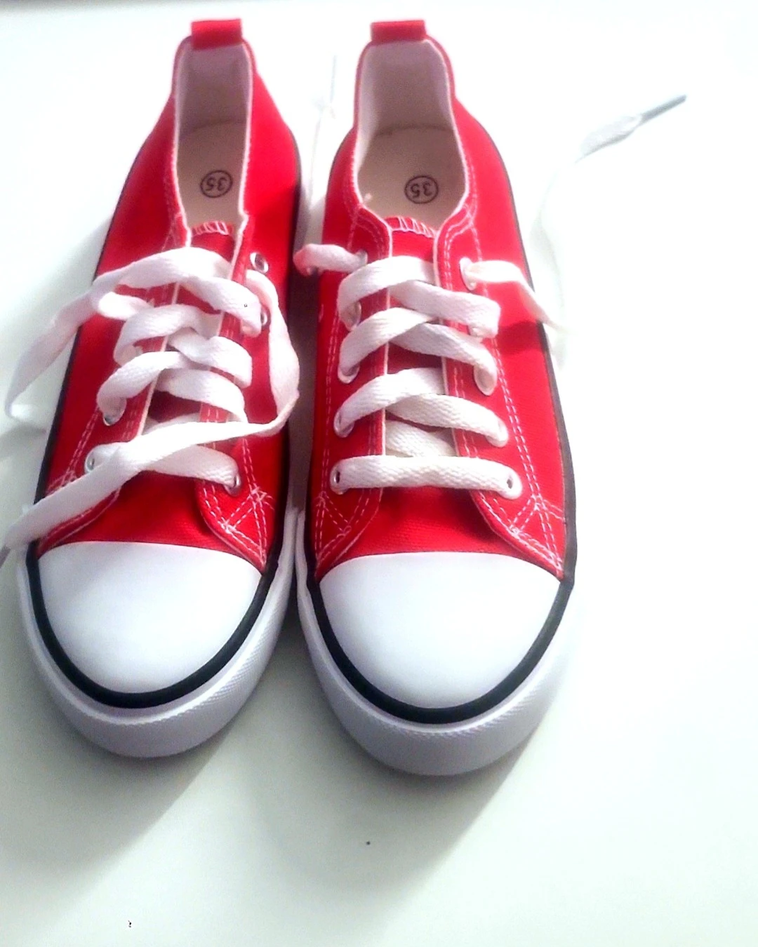 Kids Red & White Canvas Low-Top Sneakers Lace-Up.