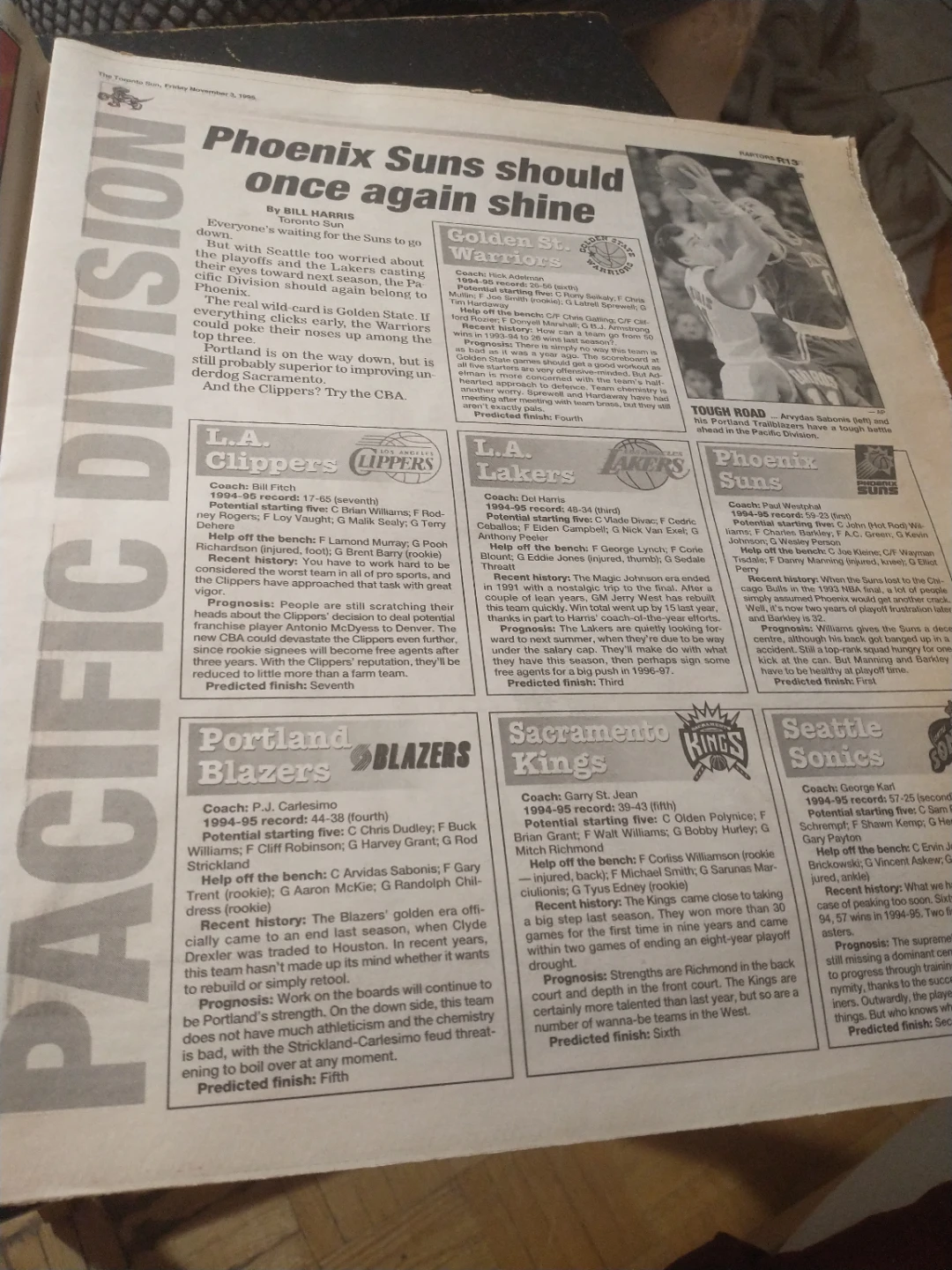 Rare 1995-96Toronto Raptors Inaugural Season Souvenir Edition - photo 4