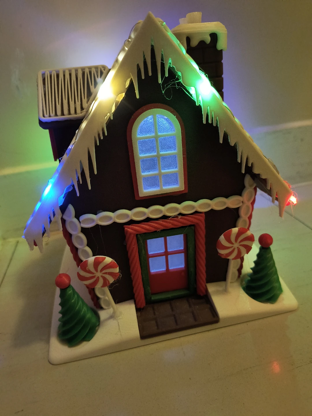 Light-Up Gingerbread House - photo 2