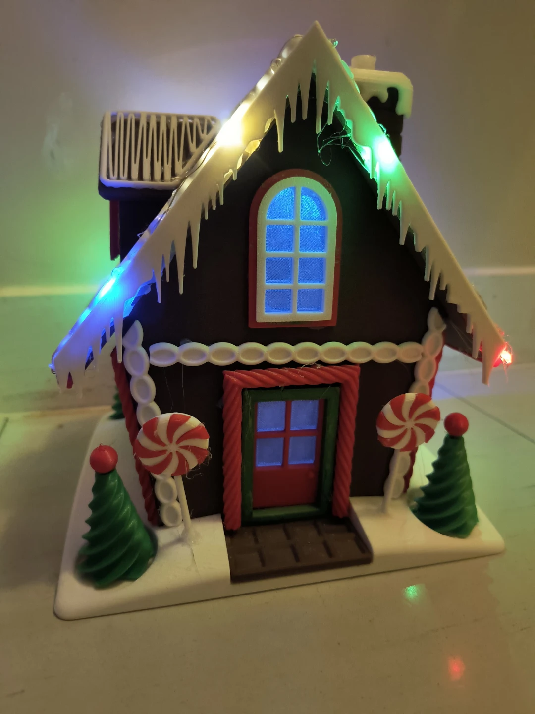 Light-Up Gingerbread House - photo 3