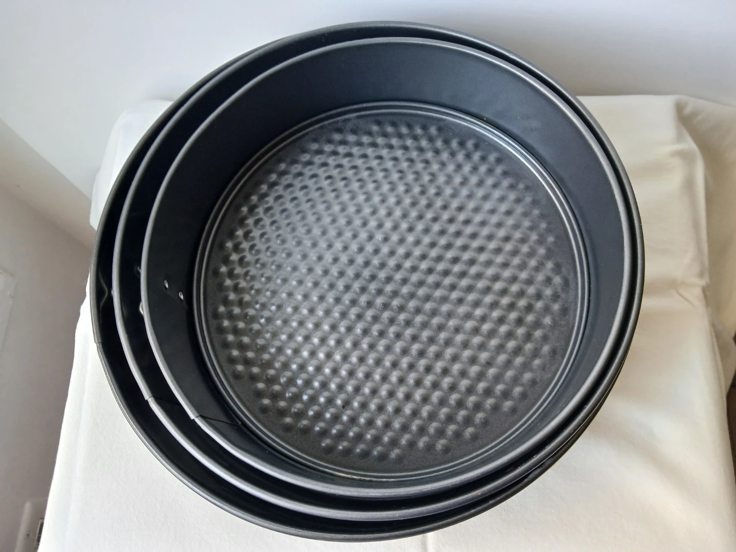 3 Springform Pan Set. Size in pics. FIRM PRICE.