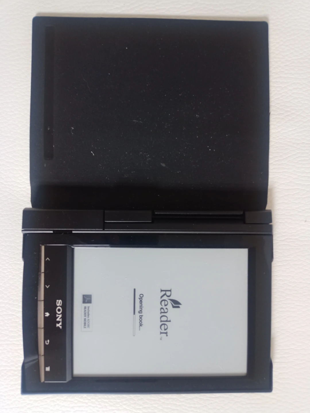 Sony Reader PRS-T1 E-Reader with case