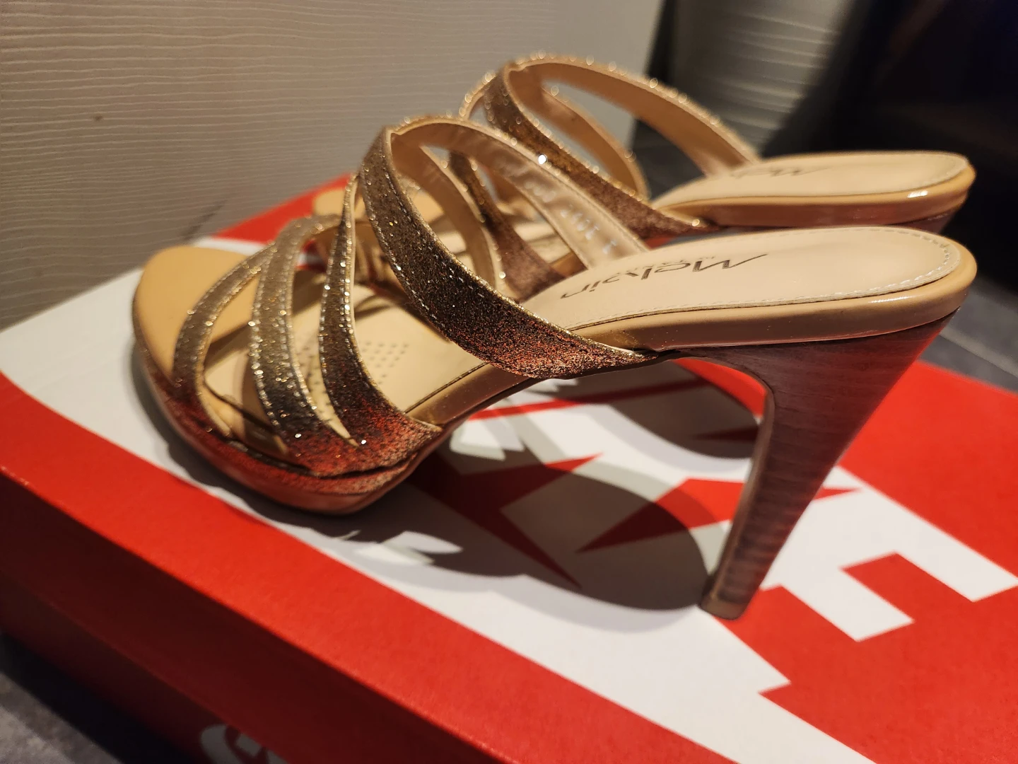 Melvin by Tandy Women's Gold Glitter Strappy Heels Size 240E - photo 2