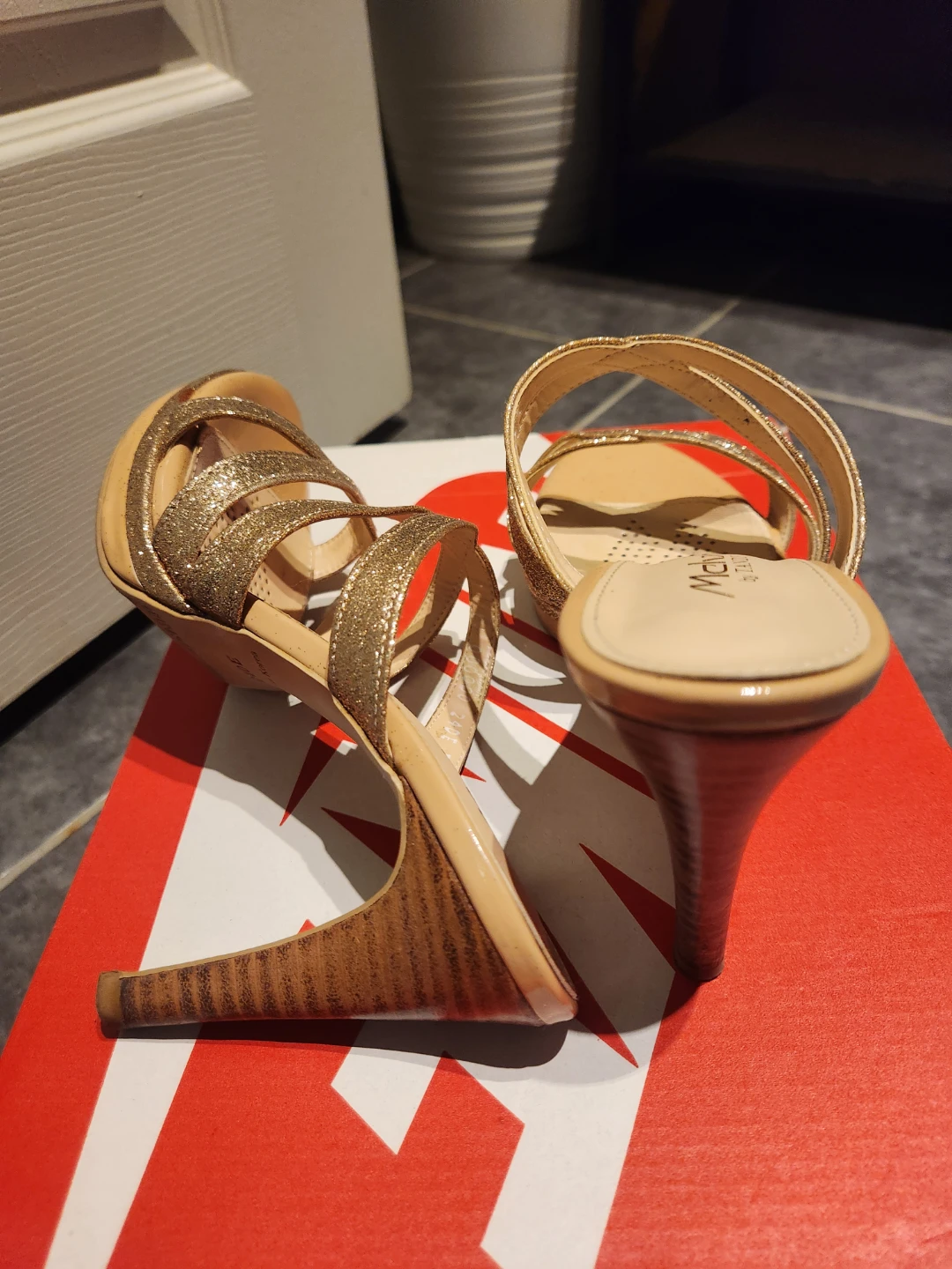 Melvin by Tandy Women's Gold Glitter Strappy Heels Size 240E - photo 3