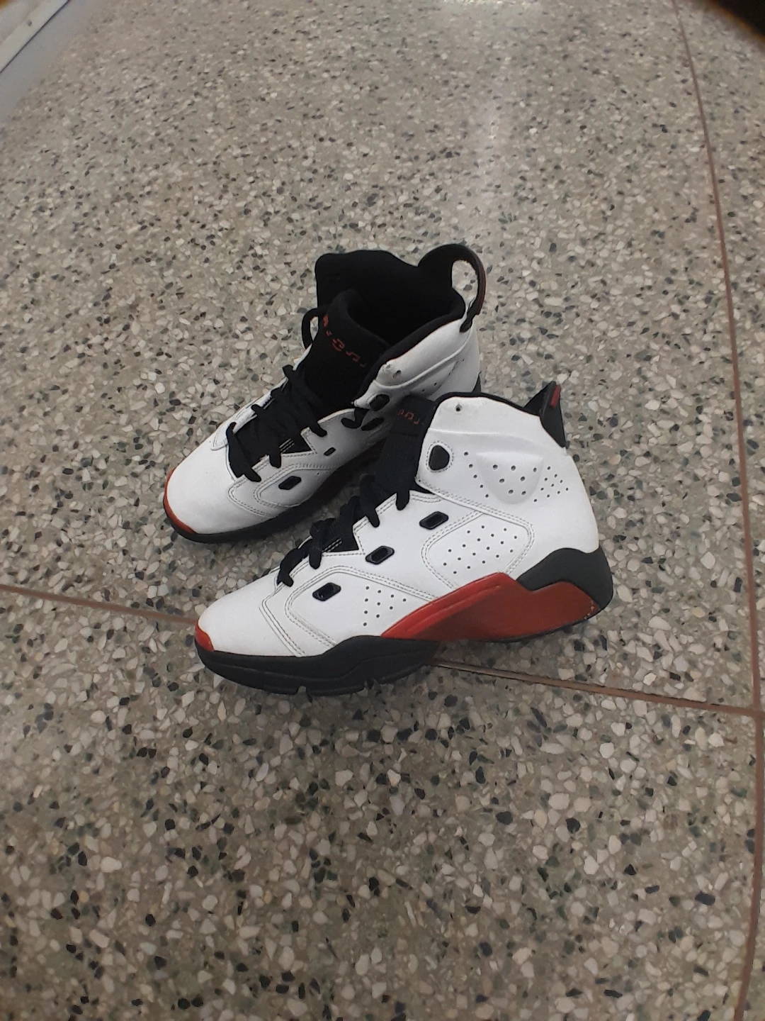 Air Jordan 6 Retro Sneakers Teens/Boys Size 7 - photo 5