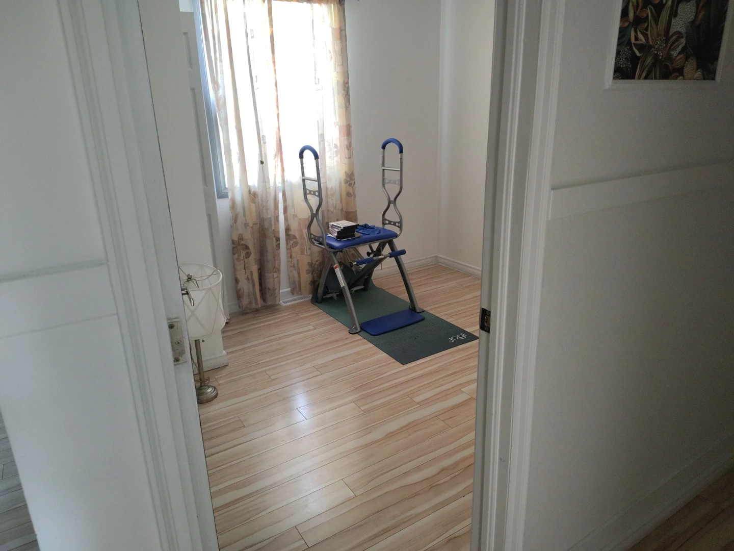 1 bedroom for rent on 2nd floor of house