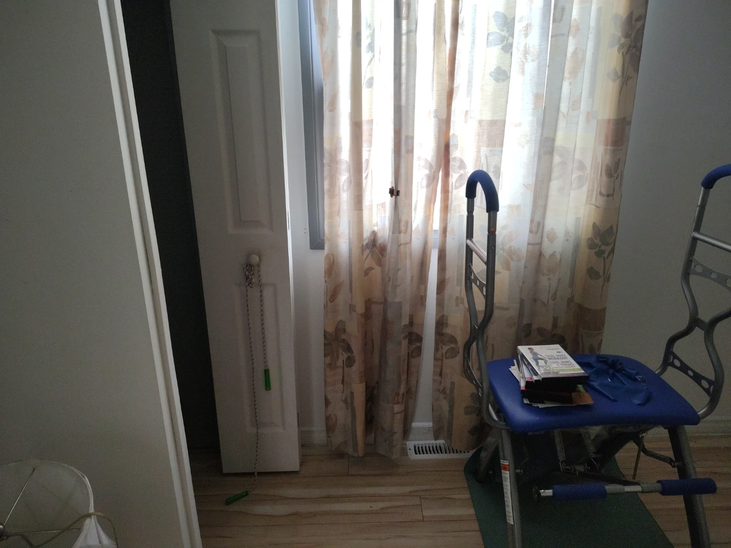 1 bedroom for rent on 2nd floor of house - photo 3