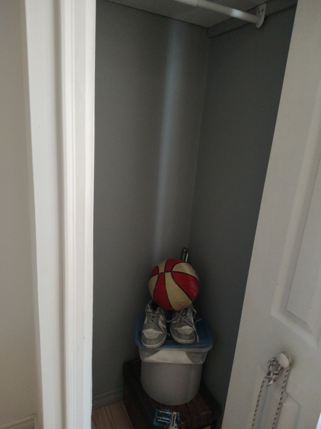 1 bedroom for rent on 2nd floor of house - photo 4