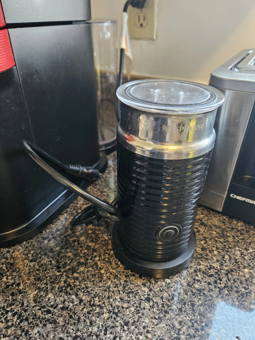 Nespresso Vertuo Coffee Machine + Aeroccino Milk Frother - photo 4