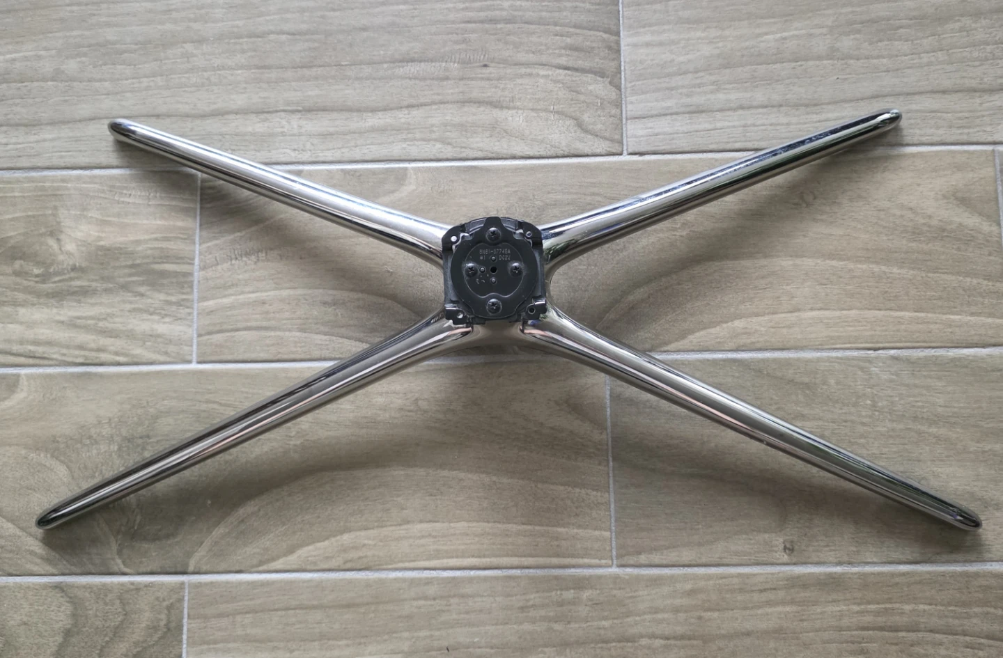 46" / 55" Quad Leg TV Stand