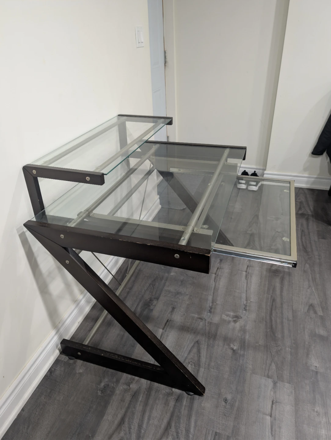 Glass Top Computer Desk with Pull-Out Keyboard Tray – Z-Frame