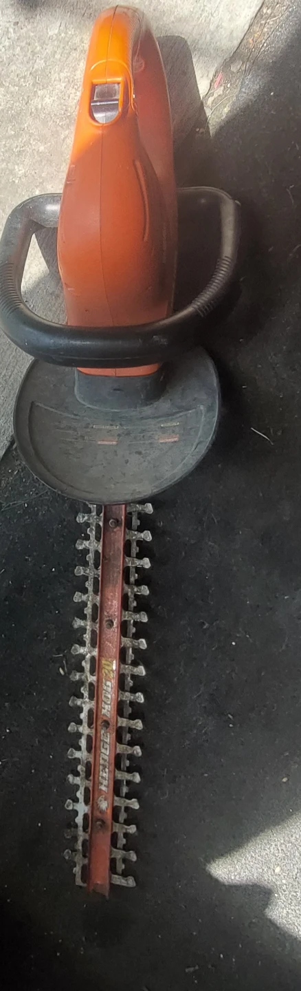 Black & Decker Hedge Trimmer HHT500 - photo 4
