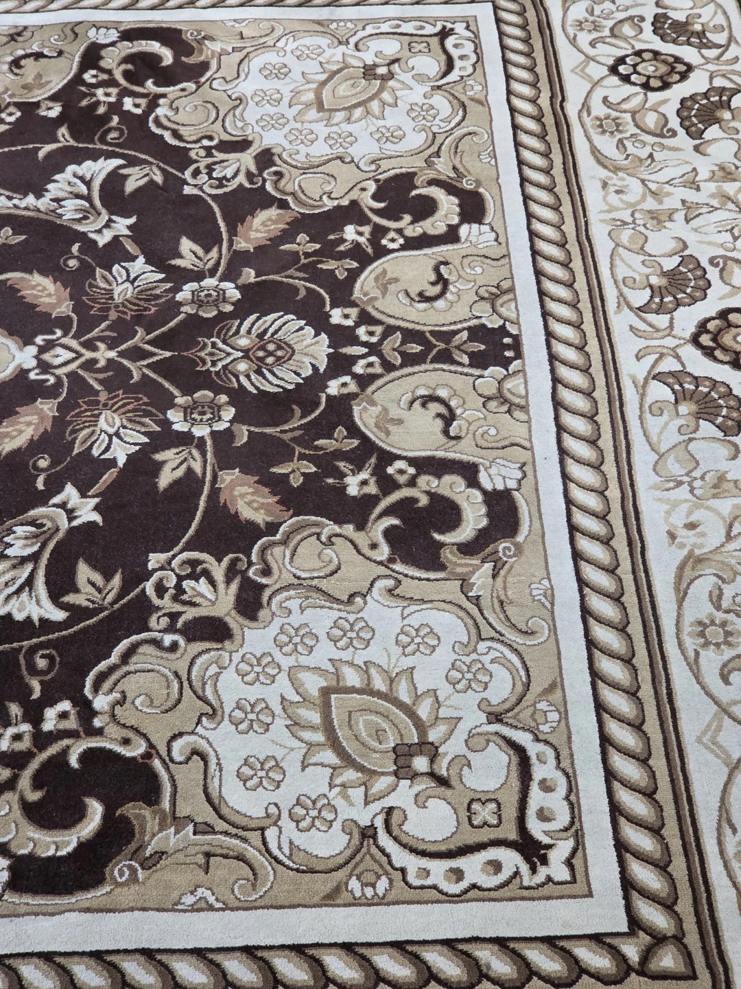 Area rug 8 × 11